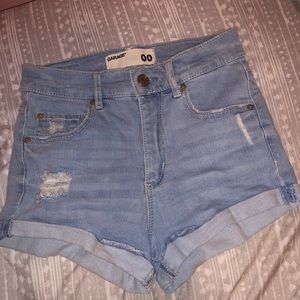 short from garage size 00 excellent condition! 20$